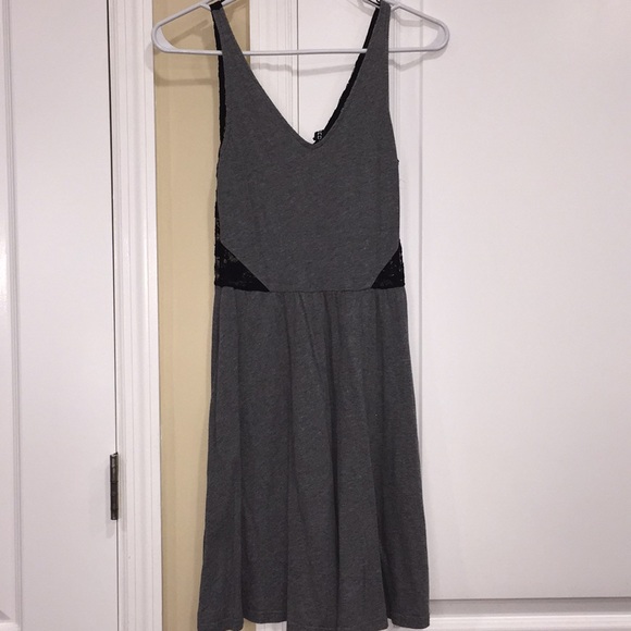 SEXY Lace back Dress - Picture 5 of 7